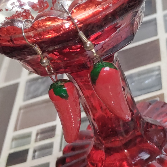 Vtg Ceramic Red Pepper earrings - Picture 1 of 4